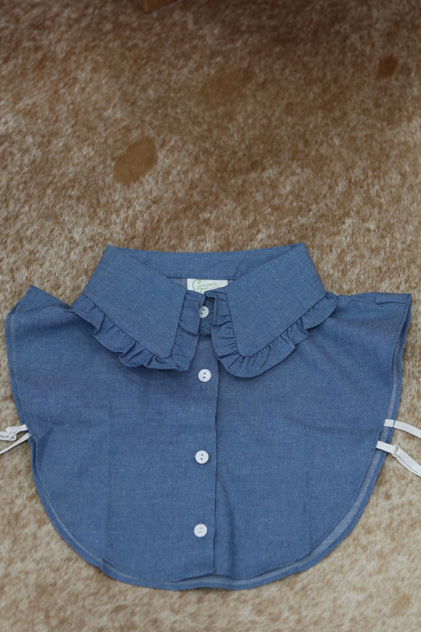 DENIM RUFFLE CORPORATE COLLAR