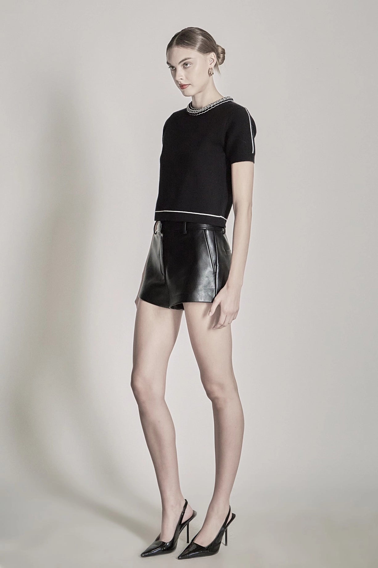 SLEEK & CHIC SHORTS