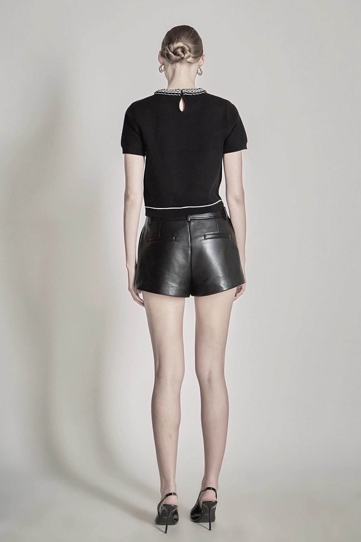 SLEEK & CHIC SHORTS